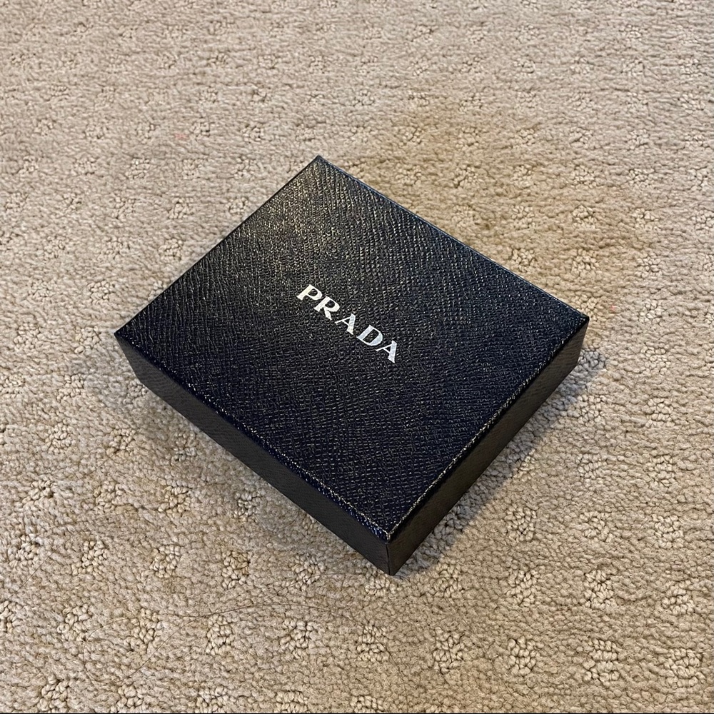 💯 🎁 Authentic PRADA Gift Box - Picture 5 of 7